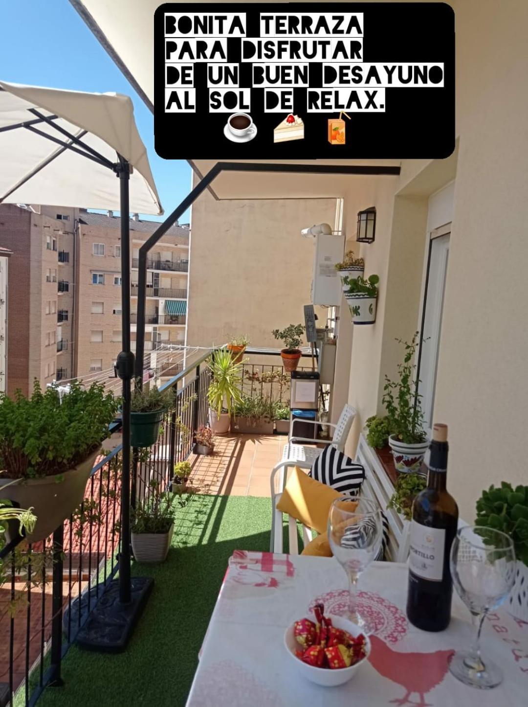 Gonzalo De Berceo 15 " Calidad-Sobrio" And " Free Private Parking " Apartamento Logroño Quarto foto